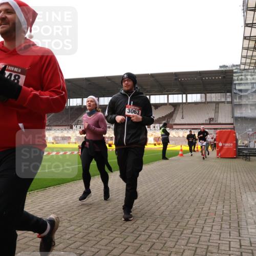 08.12.2024 - St. Pauli X-Mass-Run No. 14 Yannick Fuchs http://msf.ph/oto/7480624 08.12.2024 10:03:48 Ziel 330, 624, 1678, 1912, 1949, 2093, 2094, 2098, 2219, 2663, 2759, 2848, 2948, 2955, 3062, 3063, 3070, 3072, 3082, 3169, 3179, 3180 meine-sportfotos.de