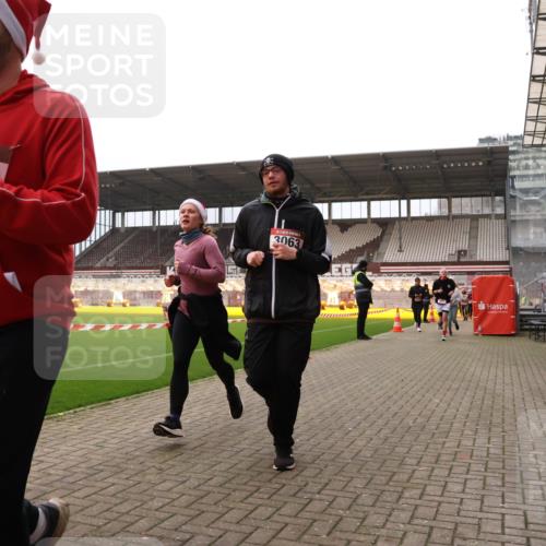 08.12.2024 - St. Pauli X-Mass-Run No. 14 Yannick Fuchs http://msf.ph/oto/7480627 08.12.2024 10:03:48 Ziel 330, 624, 1678, 1912, 1949, 2093, 2094, 2098, 2219, 2663, 2759, 2848, 2948, 2955, 3062, 3063, 3070, 3072, 3082, 3169, 3179, 3180 meine-sportfotos.de
