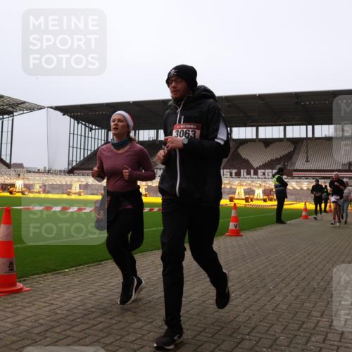 08.12.2024 - St. Pauli X-Mass-Run No. 14 Yannick Fuchs http://msf.ph/oto/7480640 08.12.2024 10:03:49 Ziel 330, 624, 1678, 1912, 1949, 2093, 2094, 2098, 2219, 2663, 2759, 2848, 2948, 2955, 3062, 3063, 3070, 3072, 3082, 3169, 3179, 3180 meine-sportfotos.de