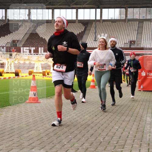 08.12.2024 - St. Pauli X-Mass-Run No. 14 Yannick Fuchs http://msf.ph/oto/7480672 08.12.2024 10:03:52 Ziel 330, 624, 1565, 1678, 1912, 1949, 2093, 2094, 2098, 2219, 2663, 2759, 2819, 2848, 2948, 2955, 3062, 3063, 3070, 3071, 3072, 3082, 3169, 3179, 3180 meine-sportfotos.de