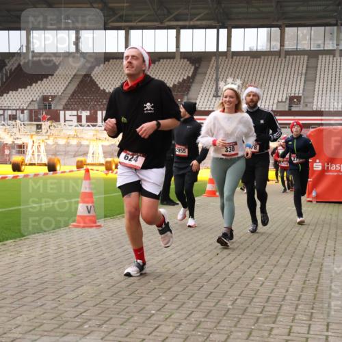08.12.2024 - St. Pauli X-Mass-Run No. 14 Yannick Fuchs http://msf.ph/oto/7480675 08.12.2024 10:03:52 Ziel 330, 624, 1565, 1678, 1912, 1949, 2093, 2094, 2098, 2219, 2663, 2759, 2819, 2848, 2948, 2955, 3062, 3063, 3070, 3071, 3072, 3082, 3169, 3179, 3180 meine-sportfotos.de