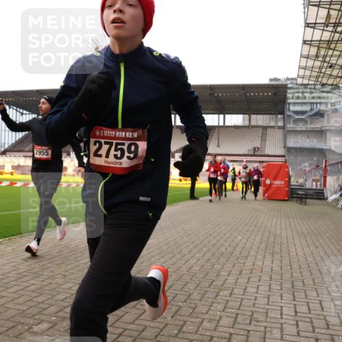 08.12.2024 - St. Pauli X-Mass-Run No. 14 Yannick Fuchs http://msf.ph/oto/7480715 08.12.2024 10:03:55 Ziel 330, 624, 815, 1565, 1678, 1788, 1870, 2093, 2094, 2098, 2219, 2663, 2759, 2819, 2848, 2933, 2948, 2955, 3062, 3063, 3071, 3082, 3169, 3179, 3180 meine-sportfotos.de