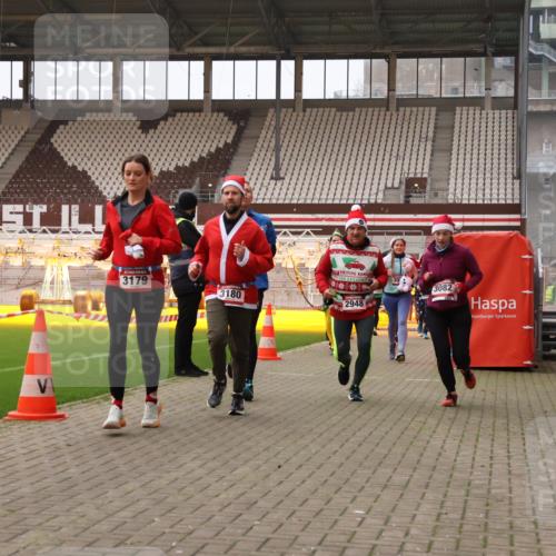 08.12.2024 - St. Pauli X-Mass-Run No. 14 Yannick Fuchs http://msf.ph/oto/7480723 08.12.2024 10:03:57 Ziel 330, 624, 815, 1565, 1678, 1788, 1870, 2094, 2219, 2663, 2759, 2819, 2848, 2933, 2948, 2955, 3062, 3063, 3071, 3082, 3169, 3179, 3180 meine-sportfotos.de