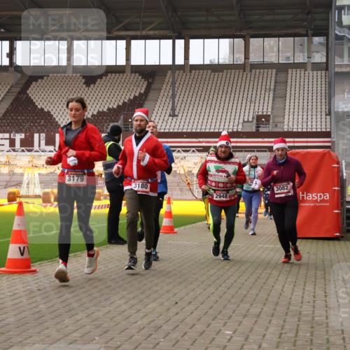 08.12.2024 - St. Pauli X-Mass-Run No. 14 Yannick Fuchs http://msf.ph/oto/7480726 08.12.2024 10:03:57 Ziel 330, 624, 815, 1565, 1678, 1788, 1870, 2094, 2219, 2663, 2759, 2819, 2848, 2933, 2948, 2955, 3062, 3063, 3071, 3082, 3169, 3179, 3180 meine-sportfotos.de