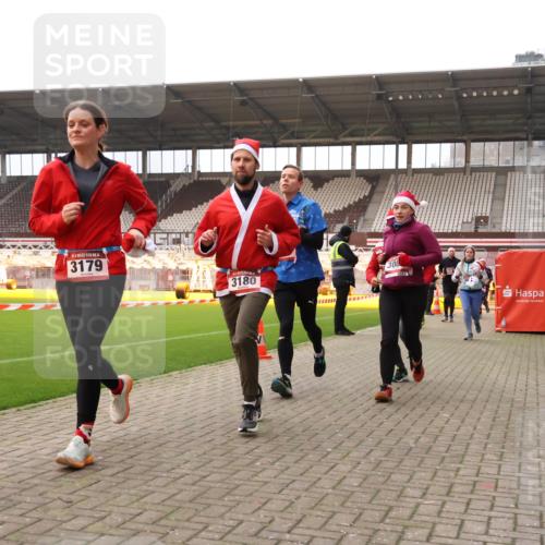 08.12.2024 - St. Pauli X-Mass-Run No. 14 Yannick Fuchs http://msf.ph/oto/7480754 08.12.2024 10:03:58 Ziel 330, 624, 815, 1565, 1678, 1788, 1870, 2094, 2219, 2759, 2819, 2848, 2933, 2948, 2955, 3062, 3063, 3071, 3082, 3169, 3179, 3180 meine-sportfotos.de