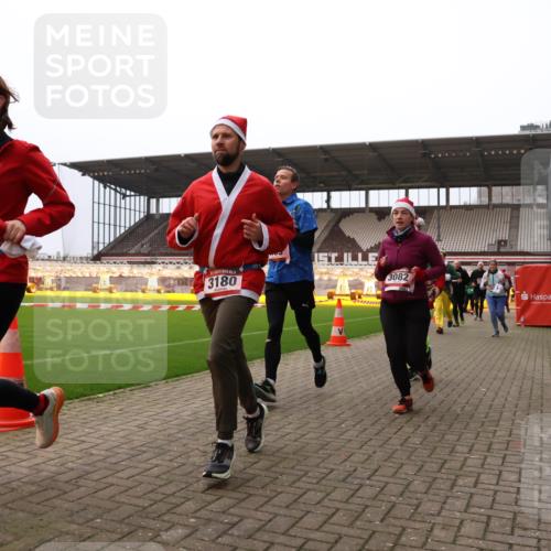 08.12.2024 - St. Pauli X-Mass-Run No. 14 Yannick Fuchs http://msf.ph/oto/7480769 08.12.2024 10:03:59 Ziel 330, 624, 815, 1565, 1678, 1788, 1870, 2219, 2759, 2819, 2933, 2948, 2955, 3071, 3082, 3169, 3179, 3180 meine-sportfotos.de