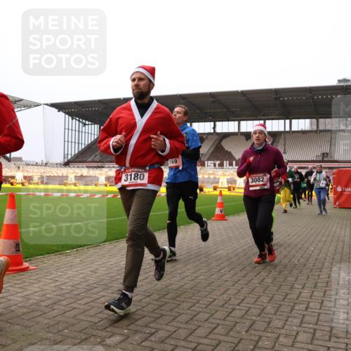 08.12.2024 - St. Pauli X-Mass-Run No. 14 Yannick Fuchs http://msf.ph/oto/7480772 08.12.2024 10:03:59 Ziel 330, 624, 815, 1565, 1678, 1788, 1870, 2219, 2759, 2819, 2933, 2948, 2955, 3071, 3082, 3169, 3179, 3180 meine-sportfotos.de