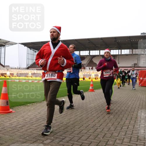 08.12.2024 - St. Pauli X-Mass-Run No. 14 Yannick Fuchs http://msf.ph/oto/7480774 08.12.2024 10:03:59 Ziel 330, 624, 815, 1565, 1678, 1788, 1870, 2219, 2759, 2819, 2933, 2948, 2955, 3071, 3082, 3169, 3179, 3180 meine-sportfotos.de