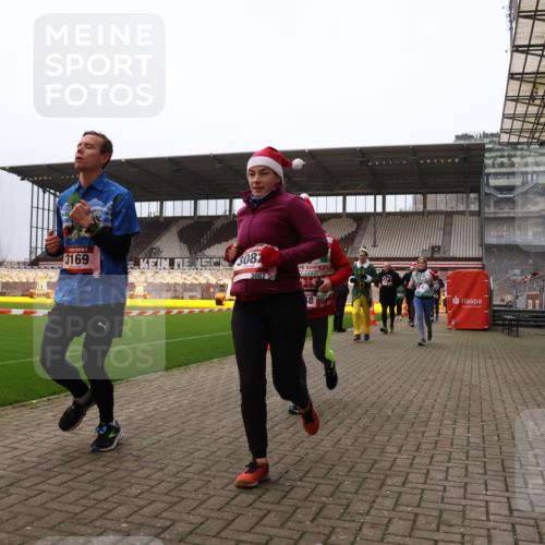 08.12.2024 - St. Pauli X-Mass-Run No. 14 Yannick Fuchs http://msf.ph/oto/7480781 08.12.2024 10:04:00 Ziel 330, 624, 815, 1565, 1678, 1788, 1870, 2219, 2759, 2819, 2933, 2948, 2955, 3071, 3082, 3169, 3179, 3180 meine-sportfotos.de