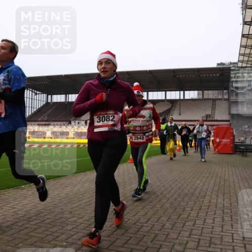 08.12.2024 - St. Pauli X-Mass-Run No. 14 Yannick Fuchs http://msf.ph/oto/7480786 08.12.2024 10:04:00 Ziel 330, 624, 815, 1565, 1678, 1788, 1870, 2219, 2759, 2819, 2933, 2948, 2955, 3071, 3082, 3169, 3179, 3180 meine-sportfotos.de