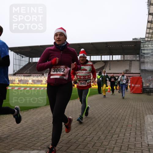 08.12.2024 - St. Pauli X-Mass-Run No. 14 Yannick Fuchs http://msf.ph/oto/7480789 08.12.2024 10:04:00 Ziel 330, 624, 815, 1565, 1678, 1788, 1870, 2219, 2759, 2819, 2933, 2948, 2955, 3071, 3082, 3169, 3179, 3180 meine-sportfotos.de