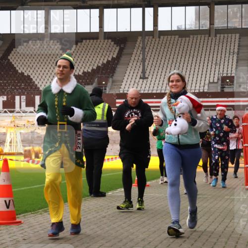 08.12.2024 - St. Pauli X-Mass-Run No. 14 Yannick Fuchs http://msf.ph/oto/7480798 08.12.2024 10:04:01 Ziel 624, 815, 1565, 1678, 1788, 1870, 2219, 2819, 2933, 2948, 2955, 3071, 3082, 3169, 3179, 3180 meine-sportfotos.de