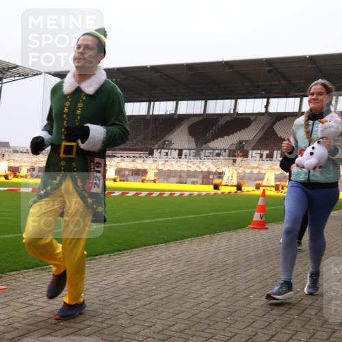 08.12.2024 - St. Pauli X-Mass-Run No. 14 Yannick Fuchs http://msf.ph/oto/7480820 08.12.2024 10:04:03 Ziel 624, 815, 1565, 1678, 1788, 1870, 2219, 2819, 2933, 2948, 2955, 3071, 3082, 3169, 3179, 3180 meine-sportfotos.de
