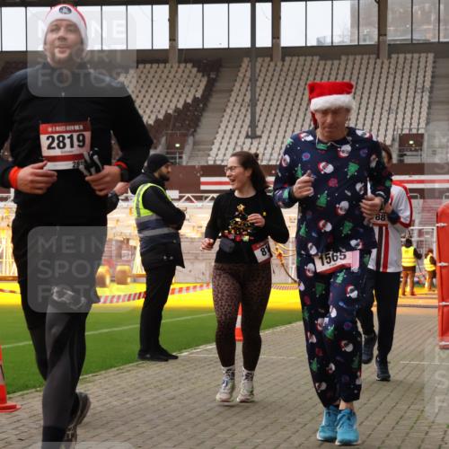 08.12.2024 - St. Pauli X-Mass-Run No. 14 Yannick Fuchs http://msf.ph/oto/7480851 08.12.2024 10:04:05 Ziel 815, 1565, 1788, 1870, 2219, 2604, 2819, 2933, 2948, 2955, 3071, 3082, 3169, 3179, 3180 meine-sportfotos.de