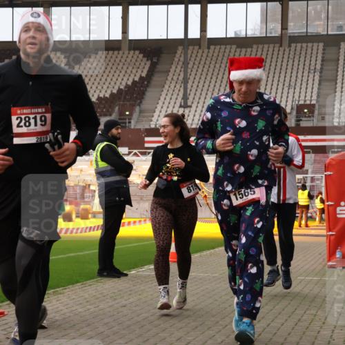 08.12.2024 - St. Pauli X-Mass-Run No. 14 Yannick Fuchs http://msf.ph/oto/7480853 08.12.2024 10:04:05 Ziel 815, 1565, 1788, 1870, 2219, 2604, 2819, 2933, 2948, 2955, 3071, 3082, 3169, 3179, 3180 meine-sportfotos.de