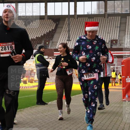 08.12.2024 - St. Pauli X-Mass-Run No. 14 Yannick Fuchs http://msf.ph/oto/7480857 08.12.2024 10:04:05 Ziel 815, 1565, 1788, 1870, 2219, 2604, 2819, 2933, 2948, 2955, 3071, 3082, 3169, 3179, 3180 meine-sportfotos.de