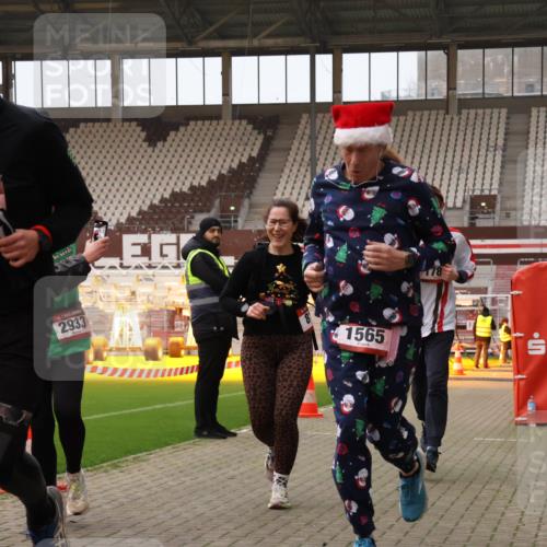 08.12.2024 - St. Pauli X-Mass-Run No. 14 Yannick Fuchs http://msf.ph/oto/7480860 08.12.2024 10:04:06 Ziel 815, 1565, 1788, 1870, 2219, 2604, 2819, 2933, 2948, 3071, 3082, 3169, 3179, 3180 meine-sportfotos.de