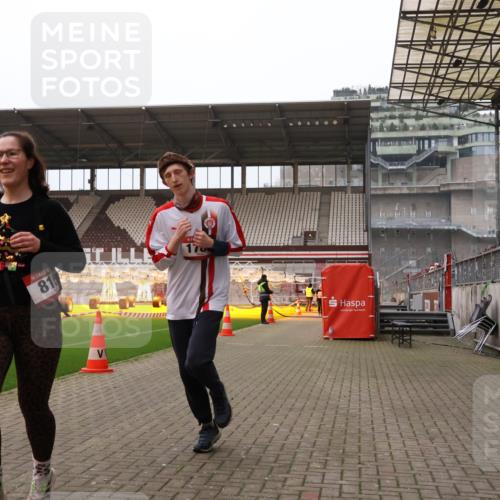 08.12.2024 - St. Pauli X-Mass-Run No. 14 Yannick Fuchs http://msf.ph/oto/7480880 08.12.2024 10:04:08 Ziel 815, 1565, 1788, 1870, 2219, 2604, 2819, 2933, 2948, 3071, 3082, 3169, 3179, 3180 meine-sportfotos.de
