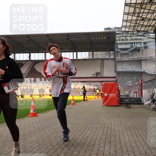 08.12.2024 - St. Pauli X-Mass-Run No. 14 Yannick Fuchs http://msf.ph/oto/7480882 08.12.2024 10:04:08 Ziel 815, 1565, 1788, 1870, 2219, 2604, 2819, 2933, 2948, 3071, 3082, 3169, 3179, 3180 meine-sportfotos.de