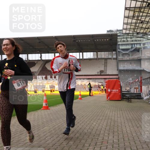 08.12.2024 - St. Pauli X-Mass-Run No. 14 Yannick Fuchs http://msf.ph/oto/7480885 08.12.2024 10:04:08 Ziel 815, 1565, 1788, 1870, 2219, 2604, 2819, 2933, 2948, 3071, 3082, 3169, 3179, 3180 meine-sportfotos.de