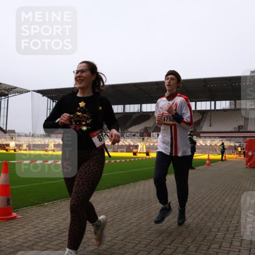 08.12.2024 - St. Pauli X-Mass-Run No. 14 Yannick Fuchs http://msf.ph/oto/7480888 08.12.2024 10:04:09 Ziel 815, 1421, 1565, 1788, 1870, 2219, 2604, 2819, 2933, 2948, 3071, 3169, 3180 meine-sportfotos.de