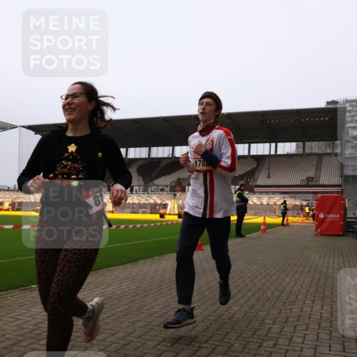 08.12.2024 - St. Pauli X-Mass-Run No. 14 Yannick Fuchs http://msf.ph/oto/7480892 08.12.2024 10:04:09 Ziel 815, 1421, 1565, 1788, 1870, 2219, 2604, 2819, 2933, 2948, 3071, 3169, 3180 meine-sportfotos.de