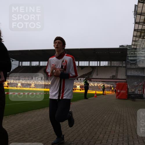 08.12.2024 - St. Pauli X-Mass-Run No. 14 Yannick Fuchs http://msf.ph/oto/7480896 08.12.2024 10:04:09 Ziel 815, 1421, 1565, 1788, 1870, 2219, 2604, 2819, 2933, 2948, 3071, 3169, 3180 meine-sportfotos.de
