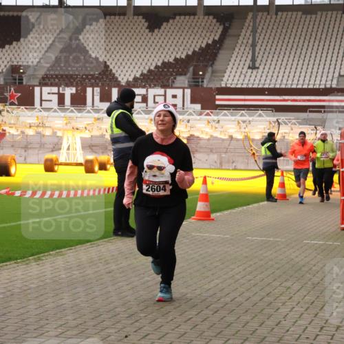 08.12.2024 - St. Pauli X-Mass-Run No. 14 Yannick Fuchs http://msf.ph/oto/7480923 08.12.2024 10:04:19 Ziel 31, 89, 299, 627, 634, 791, 815, 1421, 1870, 2380, 2382, 2383, 2604, 3008 meine-sportfotos.de