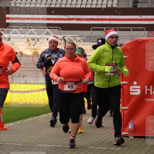 08.12.2024 - St. Pauli X-Mass-Run No. 14 Yannick Fuchs http://msf.ph/oto/7480950 08.12.2024 10:04:24 Ziel 31, 89, 299, 627, 634, 791, 1421, 2380, 2382, 2383, 2604, 3008 meine-sportfotos.de