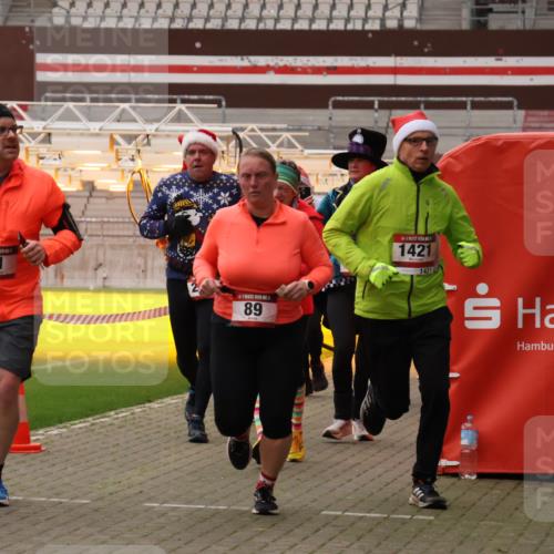 08.12.2024 - St. Pauli X-Mass-Run No. 14 Yannick Fuchs http://msf.ph/oto/7480954 08.12.2024 10:04:24 Ziel 31, 89, 299, 627, 634, 791, 1421, 2380, 2382, 2383, 2604, 3008 meine-sportfotos.de