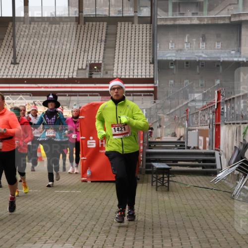 08.12.2024 - St. Pauli X-Mass-Run No. 14 Yannick Fuchs http://msf.ph/oto/7480972 08.12.2024 10:04:25 Ziel 31, 89, 299, 627, 634, 791, 1421, 2380, 2382, 2383, 2604, 3008 meine-sportfotos.de