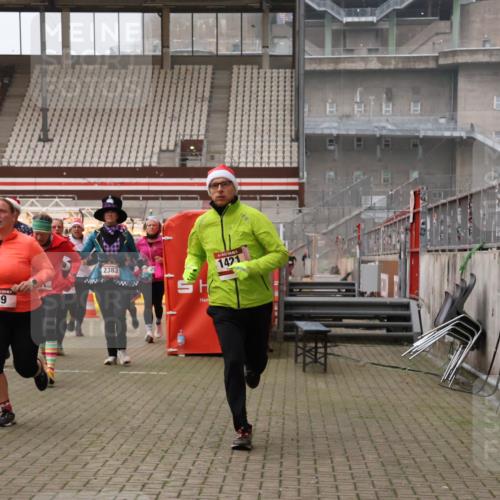 08.12.2024 - St. Pauli X-Mass-Run No. 14 Yannick Fuchs http://msf.ph/oto/7480978 08.12.2024 10:04:25 Ziel 31, 89, 299, 627, 634, 791, 1421, 2380, 2382, 2383, 2604, 3008 meine-sportfotos.de