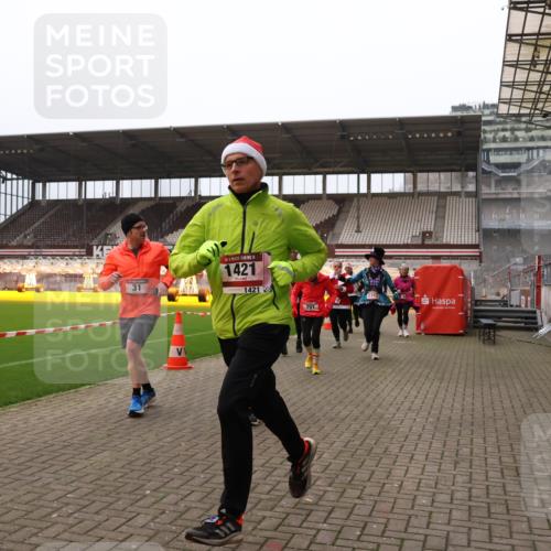08.12.2024 - St. Pauli X-Mass-Run No. 14 Yannick Fuchs http://msf.ph/oto/7480993 08.12.2024 10:04:27 Ziel 31, 89, 299, 595, 627, 634, 748, 791, 1421, 2380, 2382, 2383, 2485, 2604, 3008 meine-sportfotos.de