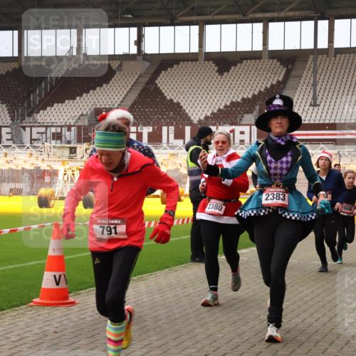 08.12.2024 - St. Pauli X-Mass-Run No. 14 Yannick Fuchs http://msf.ph/oto/7481007 08.12.2024 10:04:28 Ziel 31, 89, 299, 595, 627, 634, 748, 791, 1421, 2380, 2382, 2383, 2485, 2604, 2758, 3007, 3008 meine-sportfotos.de