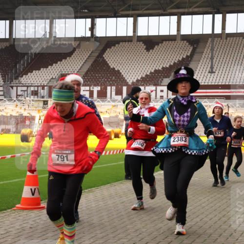 08.12.2024 - St. Pauli X-Mass-Run No. 14 Yannick Fuchs http://msf.ph/oto/7481009 08.12.2024 10:04:28 Ziel 31, 89, 299, 595, 627, 634, 748, 791, 1421, 2380, 2382, 2383, 2485, 2604, 2758, 3007, 3008 meine-sportfotos.de
