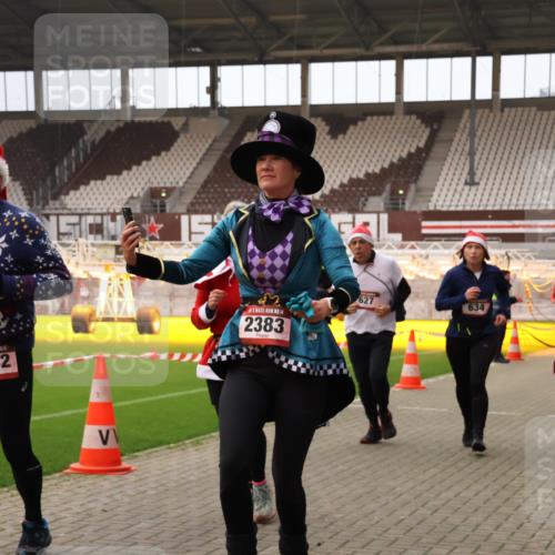 08.12.2024 - St. Pauli X-Mass-Run No. 14 Yannick Fuchs http://msf.ph/oto/7481030 08.12.2024 10:04:29 Ziel 31, 89, 172, 299, 595, 627, 634, 748, 791, 1421, 2380, 2382, 2383, 2485, 2604, 2758, 3007, 3008 meine-sportfotos.de