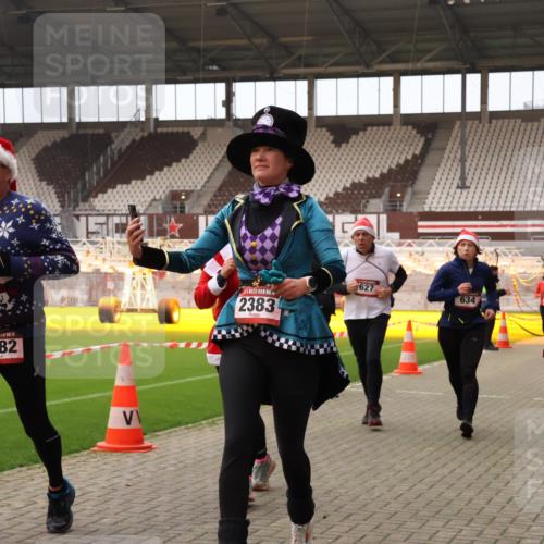 08.12.2024 - St. Pauli X-Mass-Run No. 14 Yannick Fuchs http://msf.ph/oto/7481033 08.12.2024 10:04:29 Ziel 31, 89, 172, 299, 595, 627, 634, 748, 791, 1421, 2380, 2382, 2383, 2485, 2604, 2758, 3007, 3008 meine-sportfotos.de