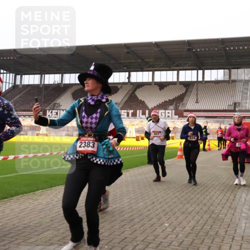 08.12.2024 - St. Pauli X-Mass-Run No. 14 Yannick Fuchs http://msf.ph/oto/7481050 08.12.2024 10:04:30 Ziel 31, 89, 172, 299, 595, 627, 634, 748, 791, 1421, 2380, 2382, 2383, 2485, 2758, 3007, 3008 meine-sportfotos.de