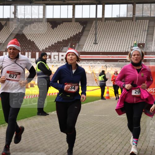 08.12.2024 - St. Pauli X-Mass-Run No. 14 Yannick Fuchs http://msf.ph/oto/7481058 08.12.2024 10:04:31 Ziel 31, 76, 89, 172, 299, 595, 627, 634, 748, 791, 1421, 2380, 2382, 2383, 2485, 2758, 3007, 3008 meine-sportfotos.de