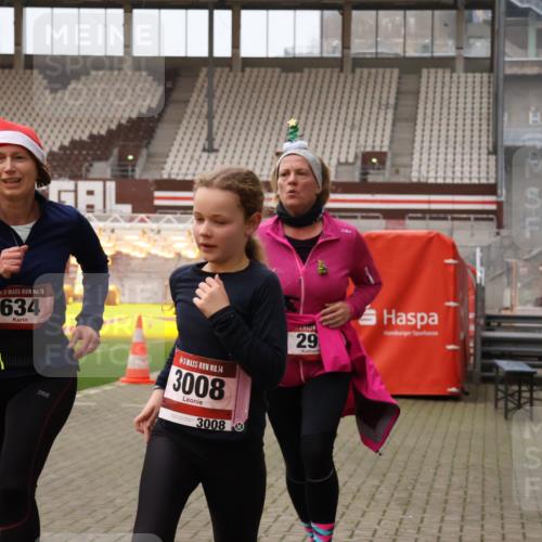 08.12.2024 - St. Pauli X-Mass-Run No. 14 Yannick Fuchs http://msf.ph/oto/7481066 08.12.2024 10:04:31 Ziel 31, 76, 89, 172, 299, 595, 627, 634, 748, 791, 1421, 2380, 2382, 2383, 2485, 2758, 3007, 3008 meine-sportfotos.de