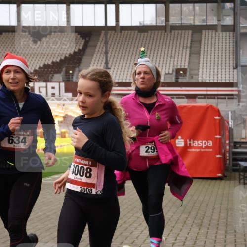 08.12.2024 - St. Pauli X-Mass-Run No. 14 Yannick Fuchs http://msf.ph/oto/7481070 08.12.2024 10:04:31 Ziel 31, 76, 89, 172, 299, 595, 627, 634, 748, 791, 1421, 2380, 2382, 2383, 2485, 2758, 3007, 3008 meine-sportfotos.de