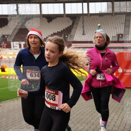 08.12.2024 - St. Pauli X-Mass-Run No. 14 Yannick Fuchs http://msf.ph/oto/7481077 08.12.2024 10:04:32 Ziel 31, 76, 89, 172, 299, 595, 627, 634, 748, 791, 1421, 2380, 2382, 2383, 2485, 2758, 3007, 3008 meine-sportfotos.de