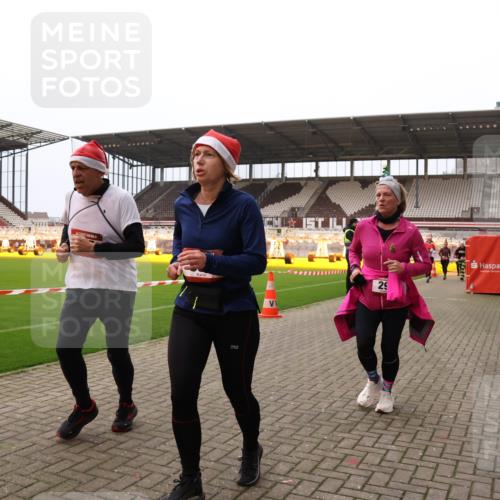 08.12.2024 - St. Pauli X-Mass-Run No. 14 Yannick Fuchs http://msf.ph/oto/7481102 08.12.2024 10:04:32 Ziel 31, 76, 89, 172, 299, 595, 627, 634, 748, 791, 1421, 2380, 2382, 2383, 2485, 2758, 3007, 3008 meine-sportfotos.de