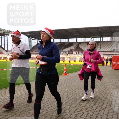 08.12.2024 - St. Pauli X-Mass-Run No. 14 Yannick Fuchs http://msf.ph/oto/7481105 08.12.2024 10:04:33 Ziel 31, 76, 89, 172, 299, 595, 627, 634, 748, 791, 1421, 2380, 2382, 2383, 2485, 2758, 3007, 3008 meine-sportfotos.de
