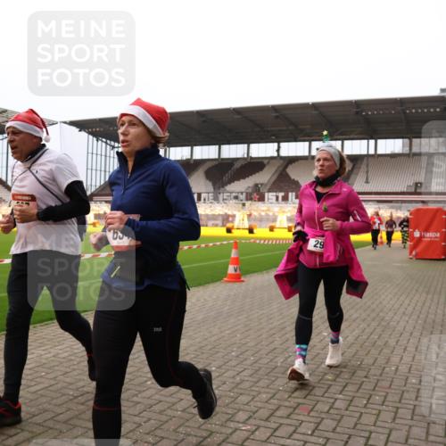 08.12.2024 - St. Pauli X-Mass-Run No. 14 Yannick Fuchs http://msf.ph/oto/7481108 08.12.2024 10:04:33 Ziel 31, 76, 89, 172, 299, 595, 627, 634, 748, 791, 1421, 2380, 2382, 2383, 2485, 2758, 3007, 3008 meine-sportfotos.de