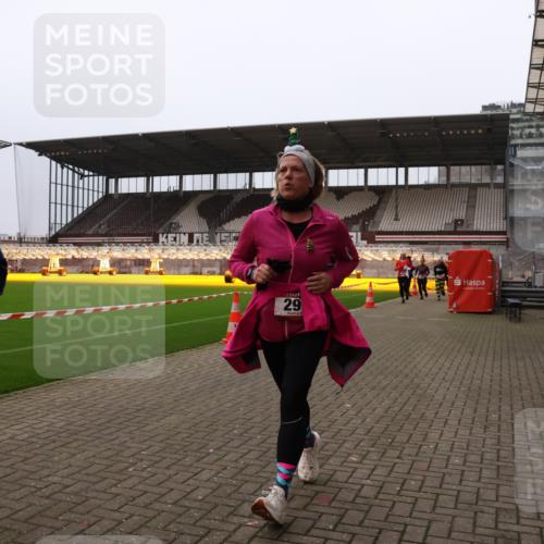 08.12.2024 - St. Pauli X-Mass-Run No. 14 Yannick Fuchs http://msf.ph/oto/7481115 08.12.2024 10:04:33 Ziel 31, 76, 89, 172, 299, 595, 627, 634, 748, 791, 1421, 2380, 2382, 2383, 2485, 2758, 3007, 3008 meine-sportfotos.de