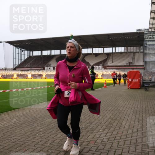 08.12.2024 - St. Pauli X-Mass-Run No. 14 Yannick Fuchs http://msf.ph/oto/7481126 08.12.2024 10:04:33 Ziel 31, 76, 89, 172, 299, 595, 627, 634, 748, 791, 1421, 2380, 2382, 2383, 2485, 2758, 3007, 3008 meine-sportfotos.de