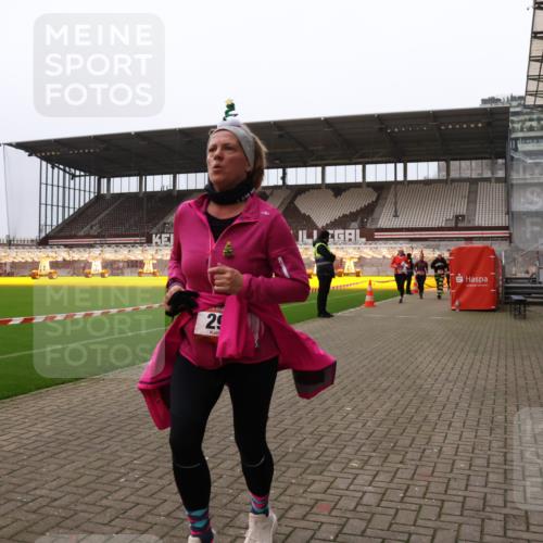 08.12.2024 - St. Pauli X-Mass-Run No. 14 Yannick Fuchs http://msf.ph/oto/7481128 08.12.2024 10:04:33 Ziel 31, 76, 89, 172, 299, 595, 627, 634, 748, 791, 1421, 2380, 2382, 2383, 2485, 2758, 3007, 3008 meine-sportfotos.de