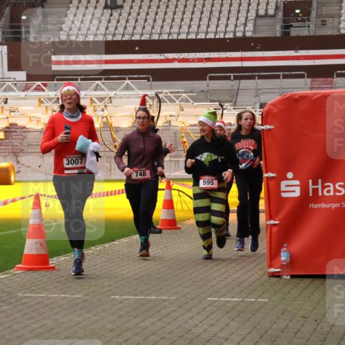 08.12.2024 - St. Pauli X-Mass-Run No. 14 Yannick Fuchs http://msf.ph/oto/7481132 08.12.2024 10:04:34 Ziel 31, 76, 89, 172, 299, 595, 627, 634, 748, 791, 1421, 2380, 2382, 2383, 2485, 2758, 3007, 3008 meine-sportfotos.de