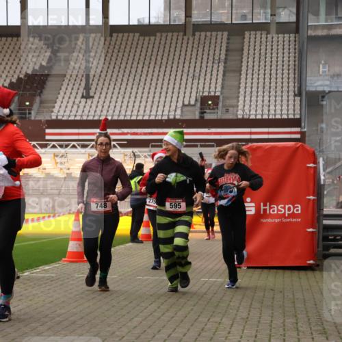08.12.2024 - St. Pauli X-Mass-Run No. 14 Yannick Fuchs http://msf.ph/oto/7481149 08.12.2024 10:04:37 Ziel 31, 76, 89, 172, 299, 595, 627, 634, 748, 791, 2380, 2382, 2383, 2485, 2758, 2937, 3007, 3008 meine-sportfotos.de